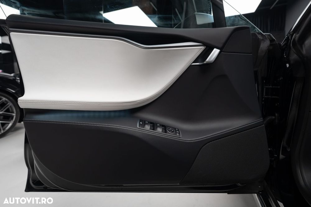 Tesla Model S - 11