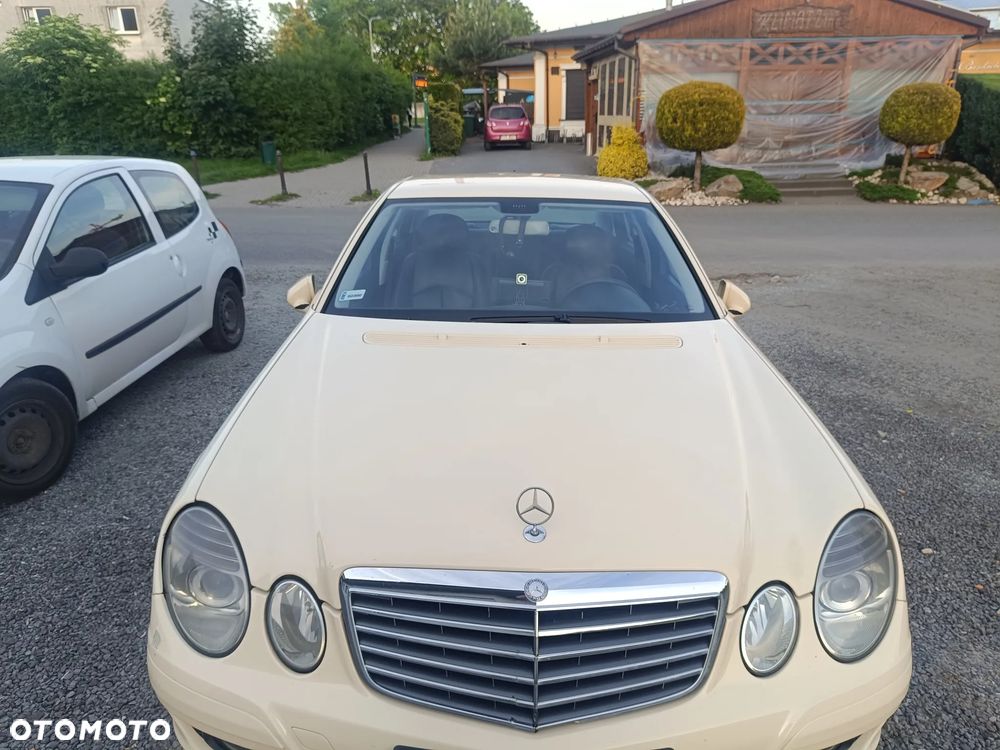Mercedes-Benz E-Class 2008 photo 2