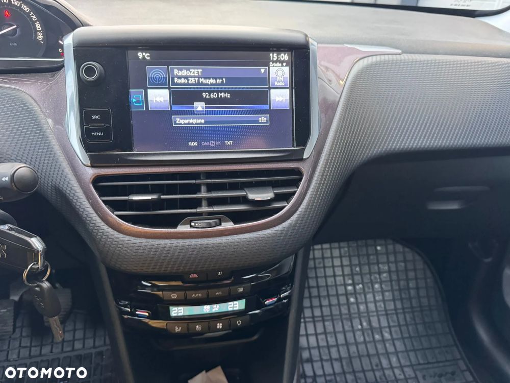 Peugeot 2008 1.6 e-HDi Allure S&S - 9