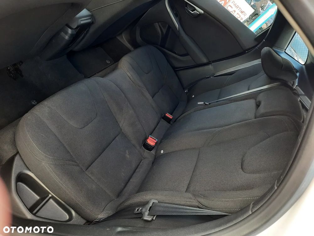 Volvo V40 D3 Momentum - 18
