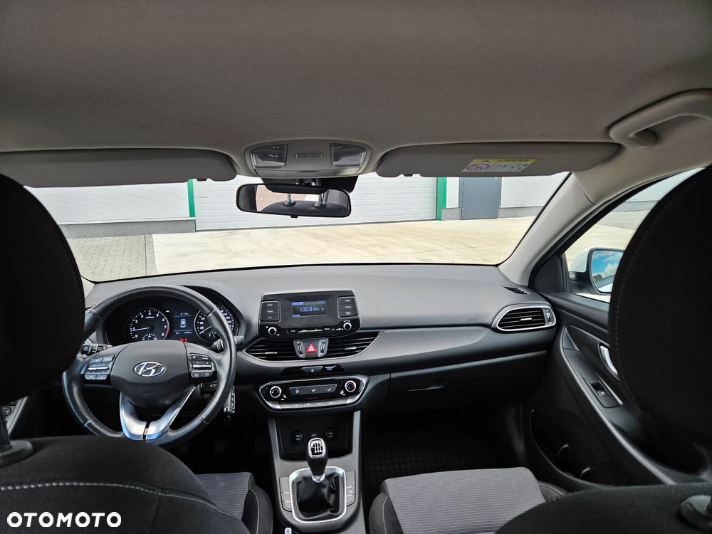 Hyundai i30 1.6 D Classic + - 12