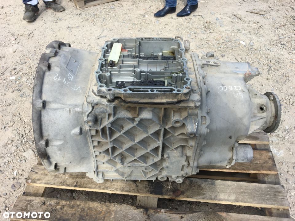 VOLVO WAŁEK DOLNY SKRZYNI BIEGÓW VT 2412B AUTOMAT - 2