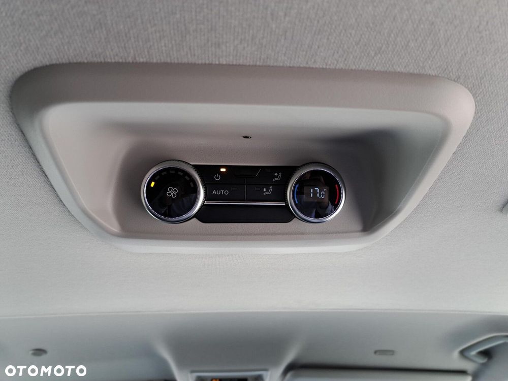 Volkswagen Caravelle - 20