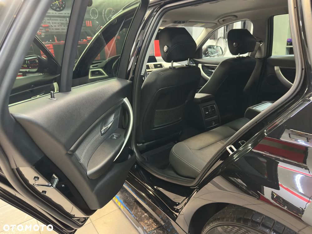 BMW Seria 3 318d Sport Line - 13