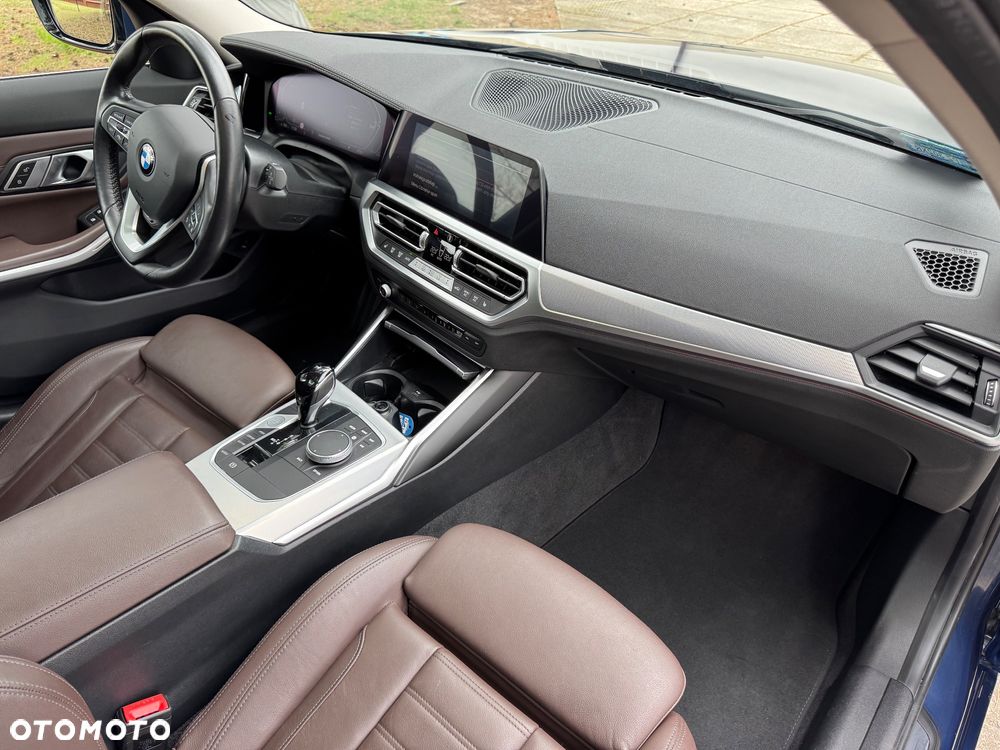 BMW Seria 3 320d xDrive Luxury Line sport - 16