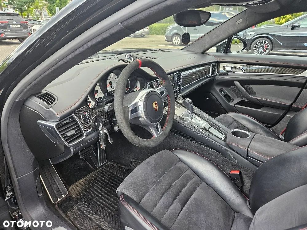 Porsche Panamera GTS - 12