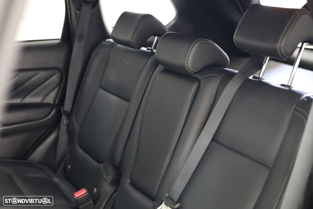 Mitsubishi Outlander 2.4 Instyle - 12