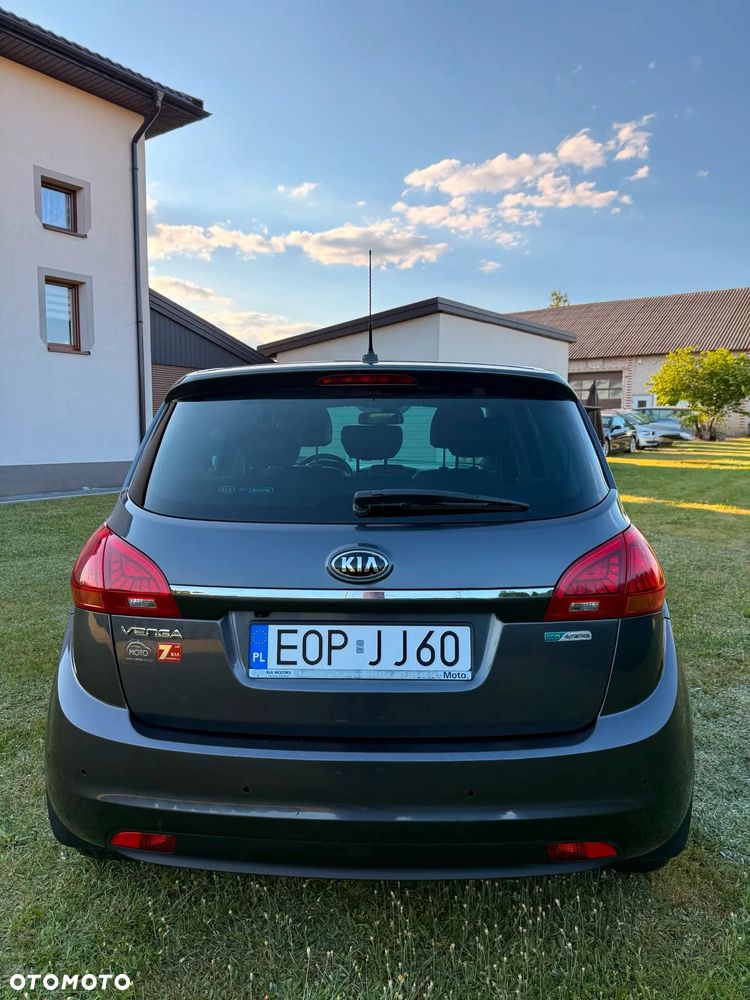 Kia Venga 1.4 L - 11