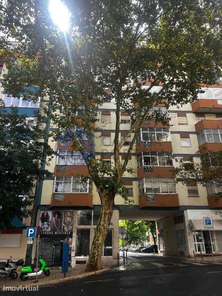 T3 em Remodelação Total c/ Suíte, Varandas e Elevador em São Domingos - Grande imagem: 2/21