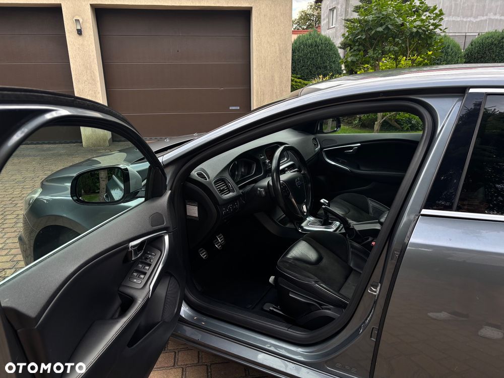 Volvo V40 D4 Drive-E R-Design Momentum - 20