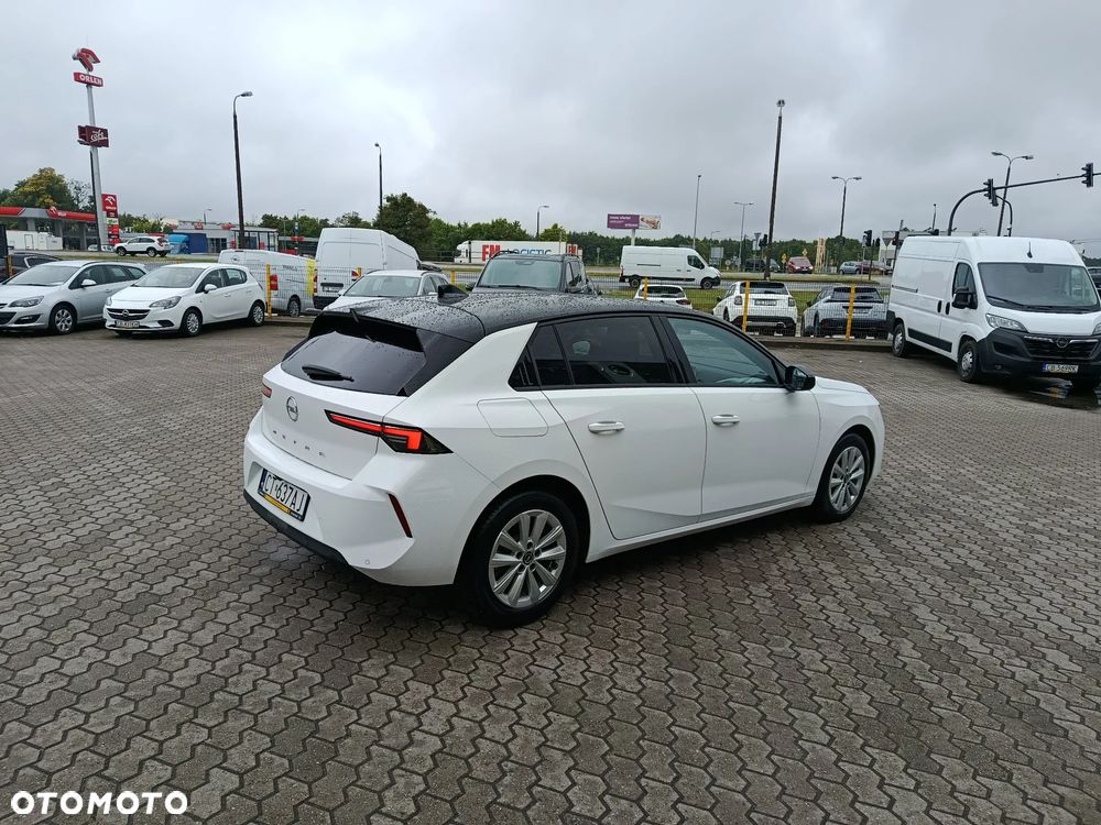 Opel Astra V 1.2 T Business Elegance S&S - 4