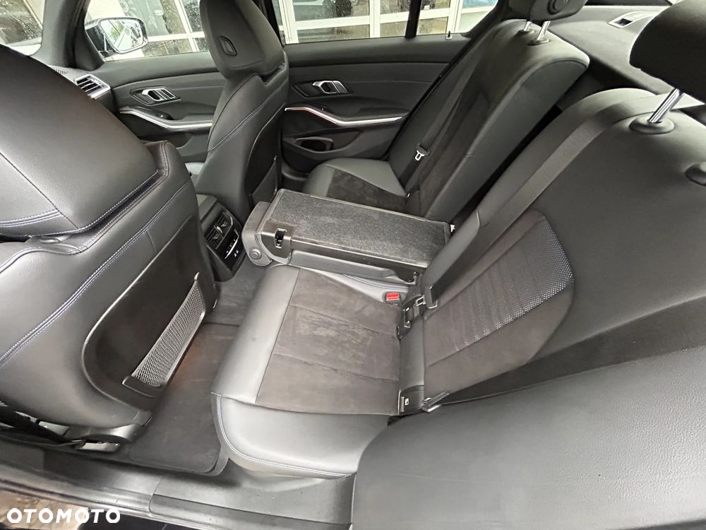 BMW Seria 3 320d xDrive M Sport Shadow sport - 22