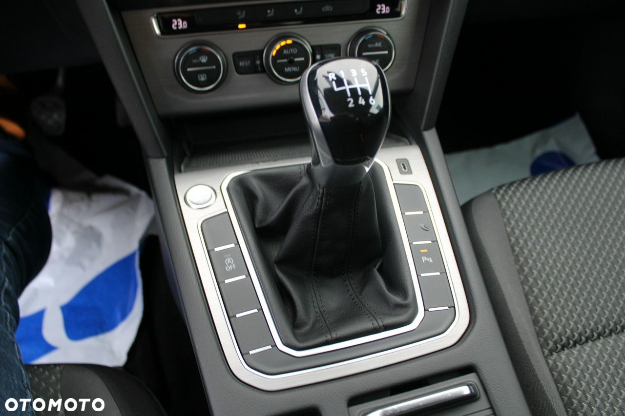 Volkswagen Passat - 27