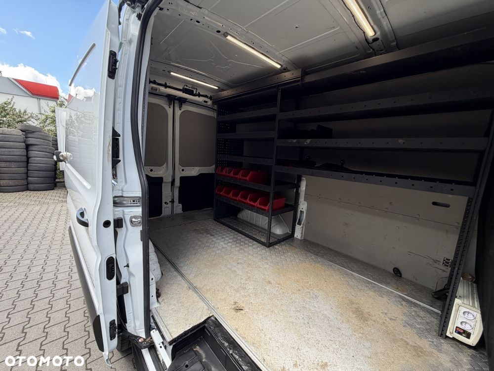 Ford Transit - 25