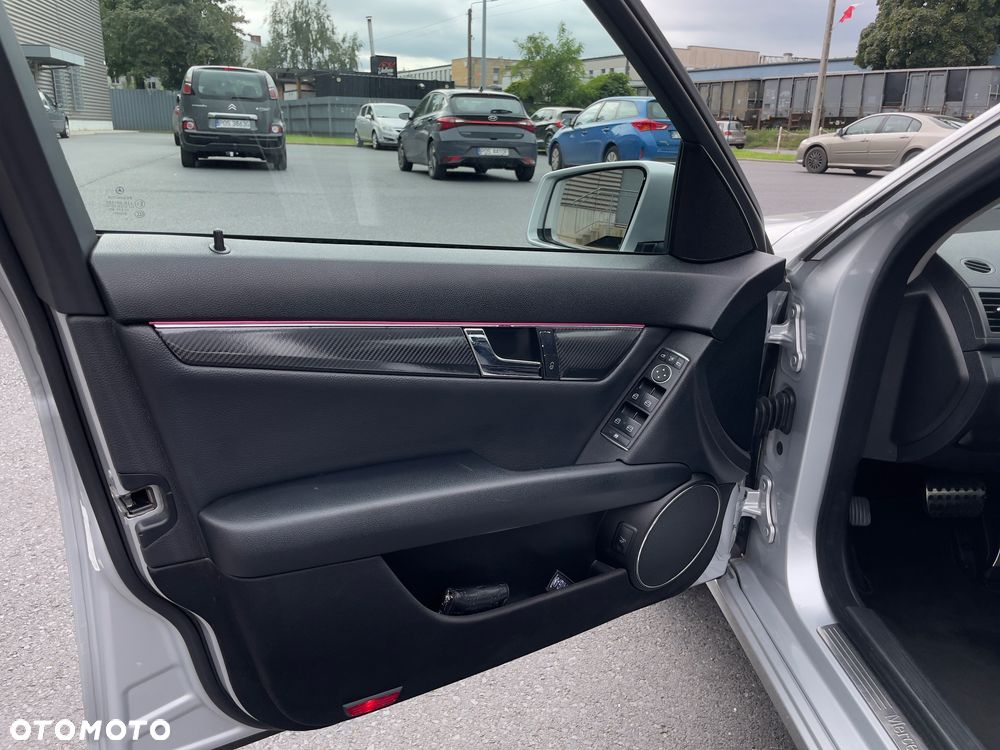 Mercedes-Benz Klasa C 220 CDI DPF Automatik BlueEFFICIENCY Avantgarde - 24