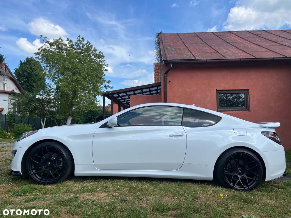 Hyundai Genesis Coupe - 9