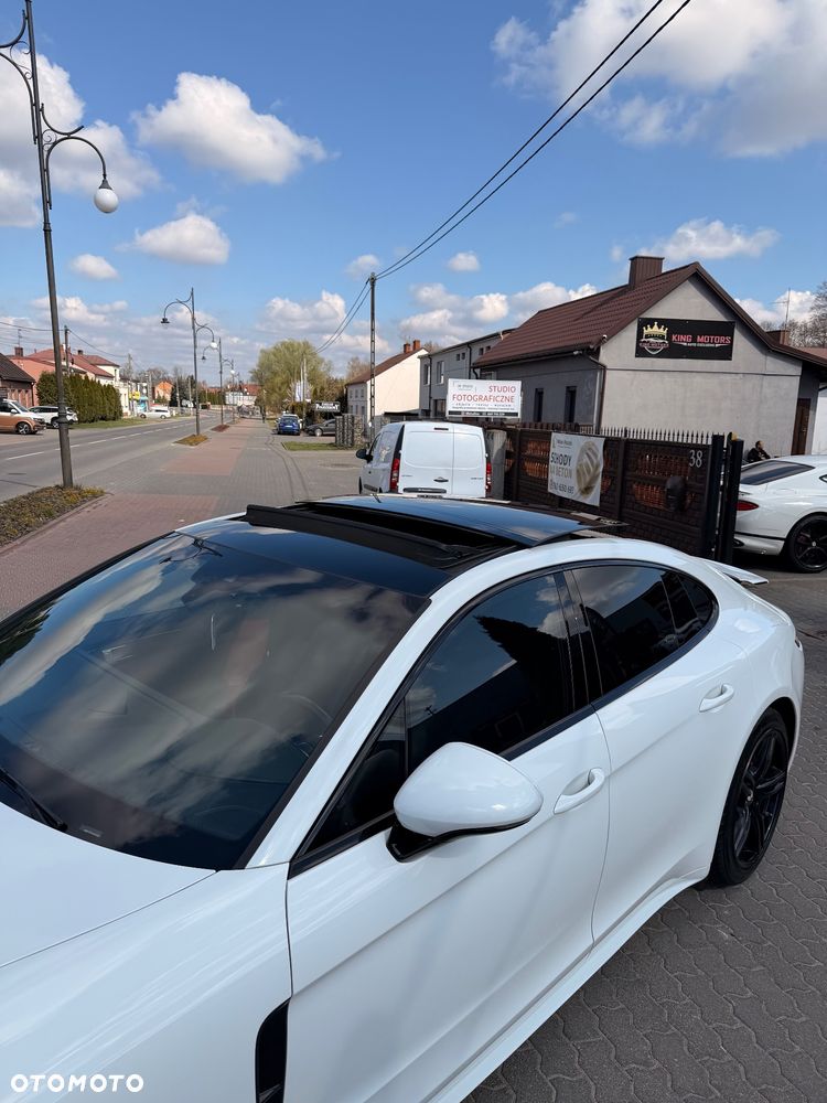 Porsche Panamera 4 - 11