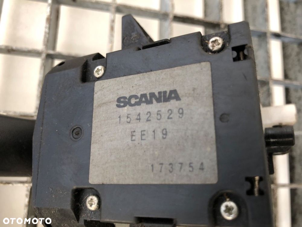 PRZEŁACZNIK WYCIERACZEK - 75.00 PLN - SCANIA P,G,R,T - series 2003 - 2022 R 450 1542529 - 2