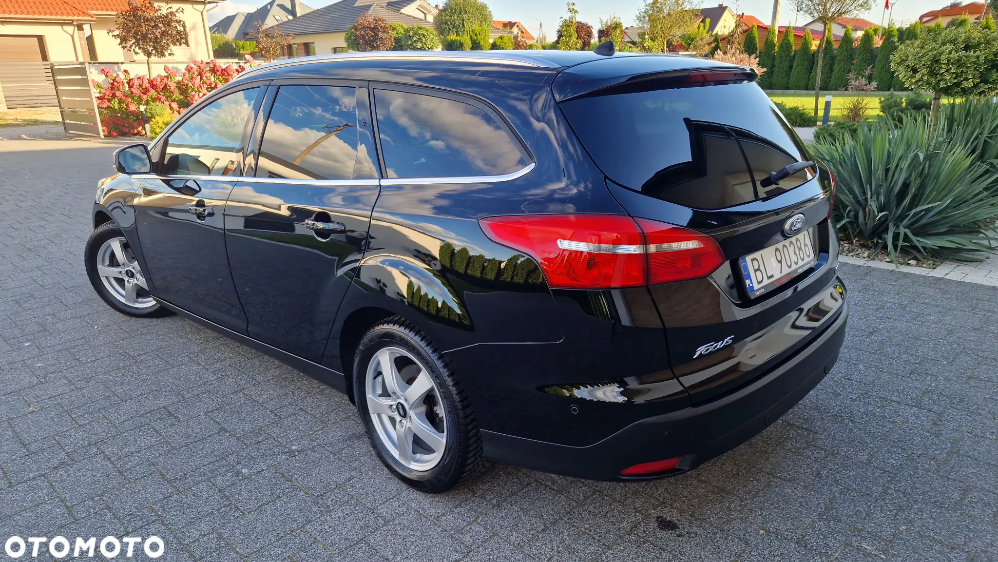 Ford Focus Turnier 1.0 EcoBoost Start-Stopp-System TITANIUM - 4