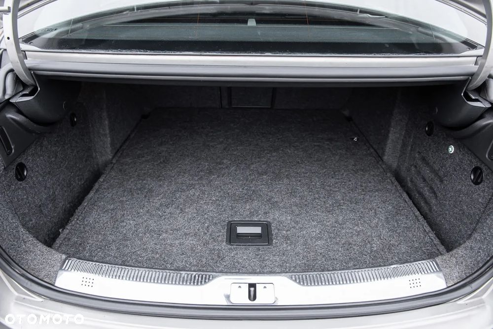 Skoda Superb 2.0 TDI DSG Elegance - 30