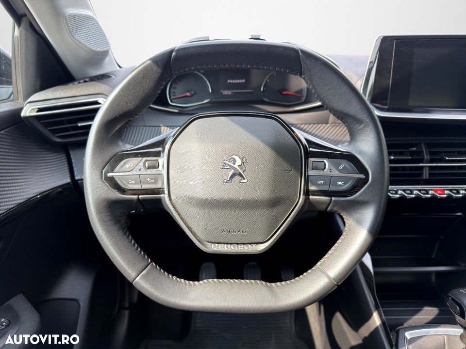 Peugeot 208 - 15