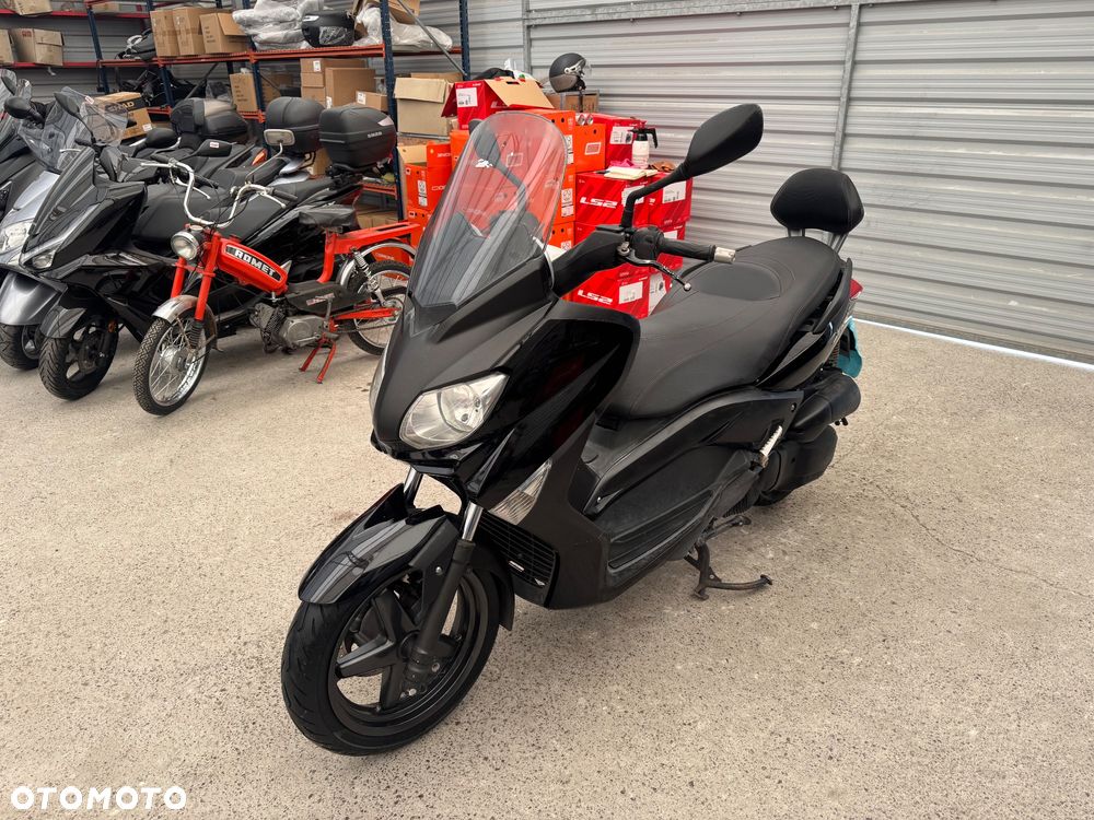 Yamaha X-max - 4