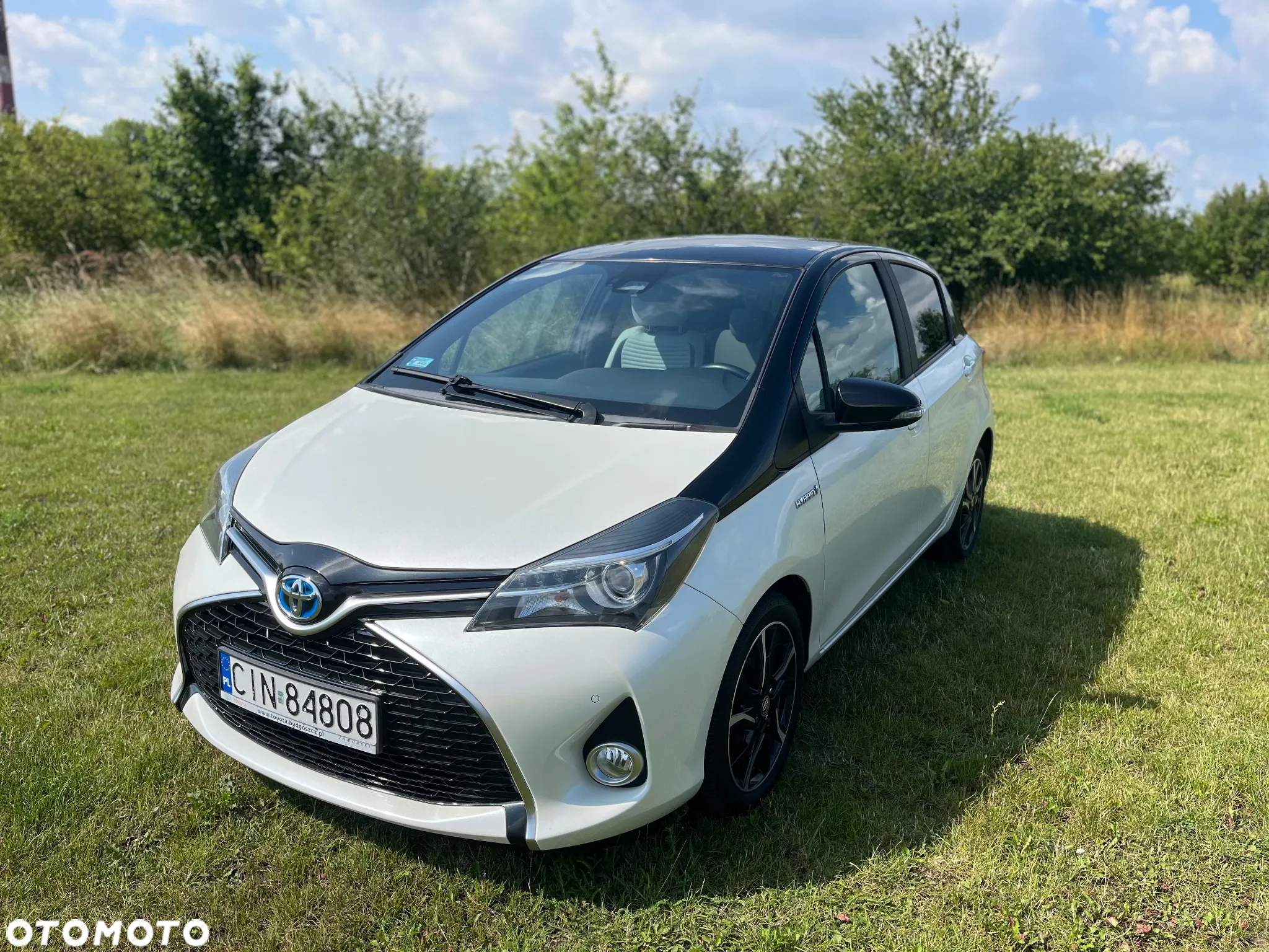 Toyota Yaris Hybrid 100 Selection Pure - 12