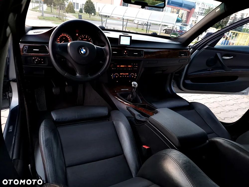 BMW Seria 3 320i - 36