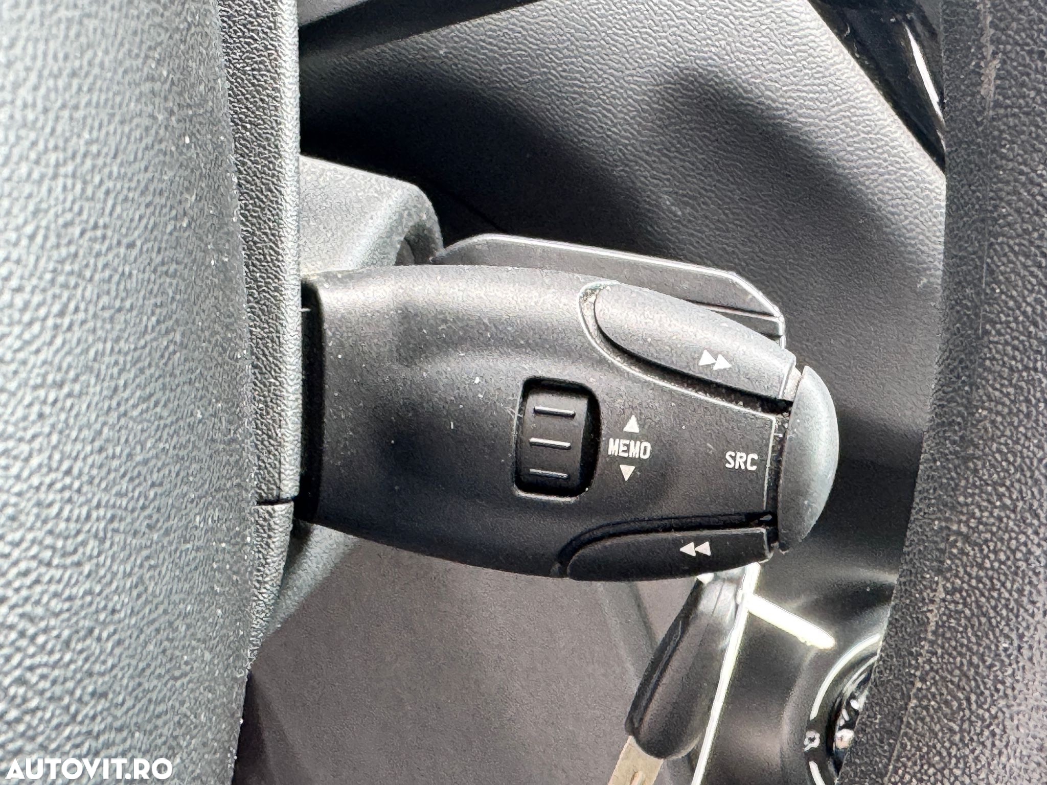 Peugeot 208 1.0 L PureTech Access - 10