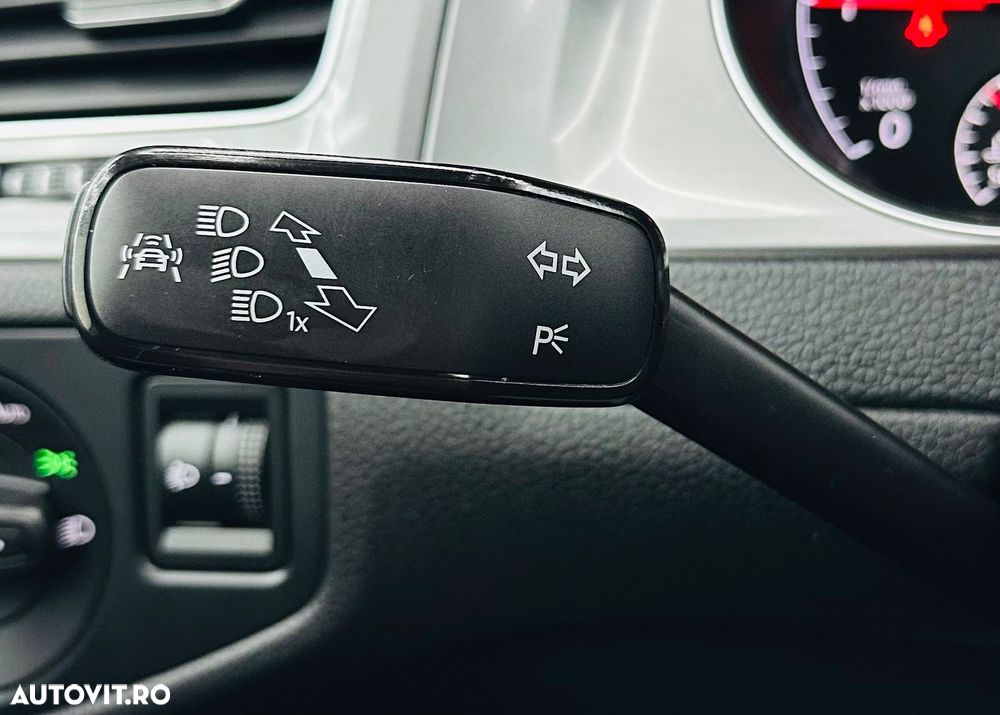 Volkswagen Golf 1.6 TDI BlueMotion Technology Comfortline - 29