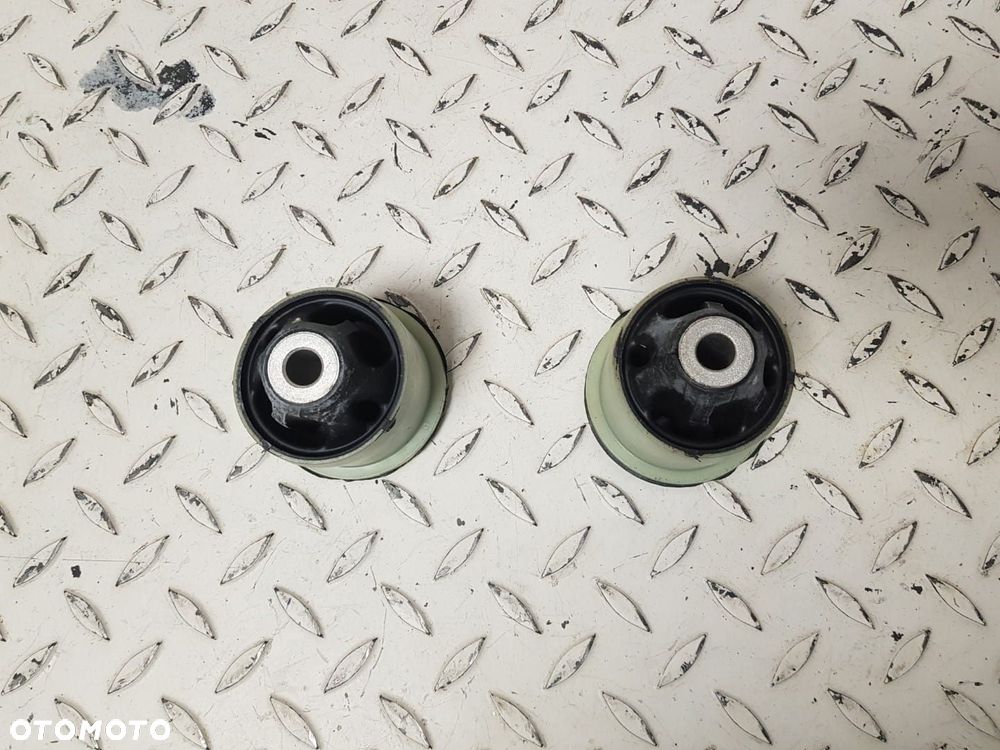 FABRYCZNIE NOWE ORYGINALNE TULEJE TYLNEJ BELKI RENAULT CLIO CAPTUR DACIA DUSTER LOGAN 550452379R - 2