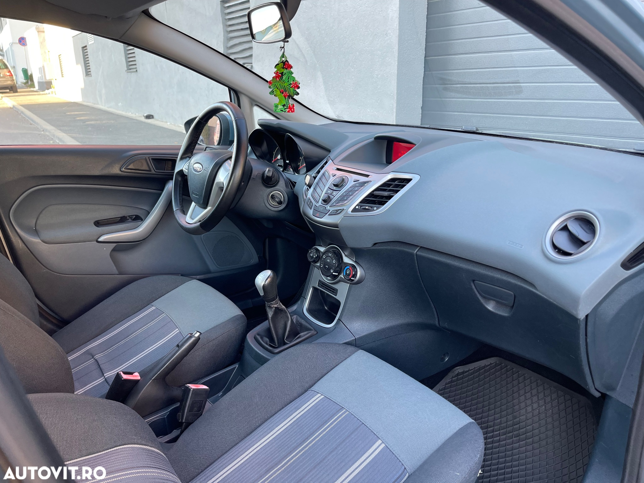 Ford Fiesta 1.6 TDCi DPF Trend - 6