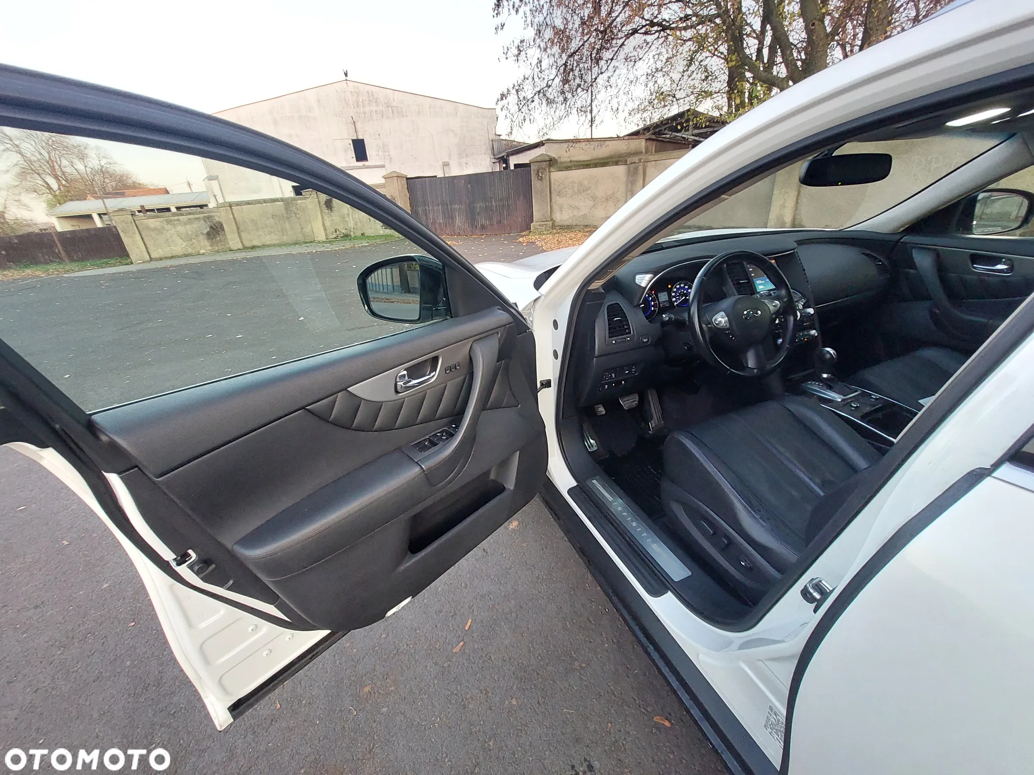 Infiniti QX70 3.7 AWD GT - 10