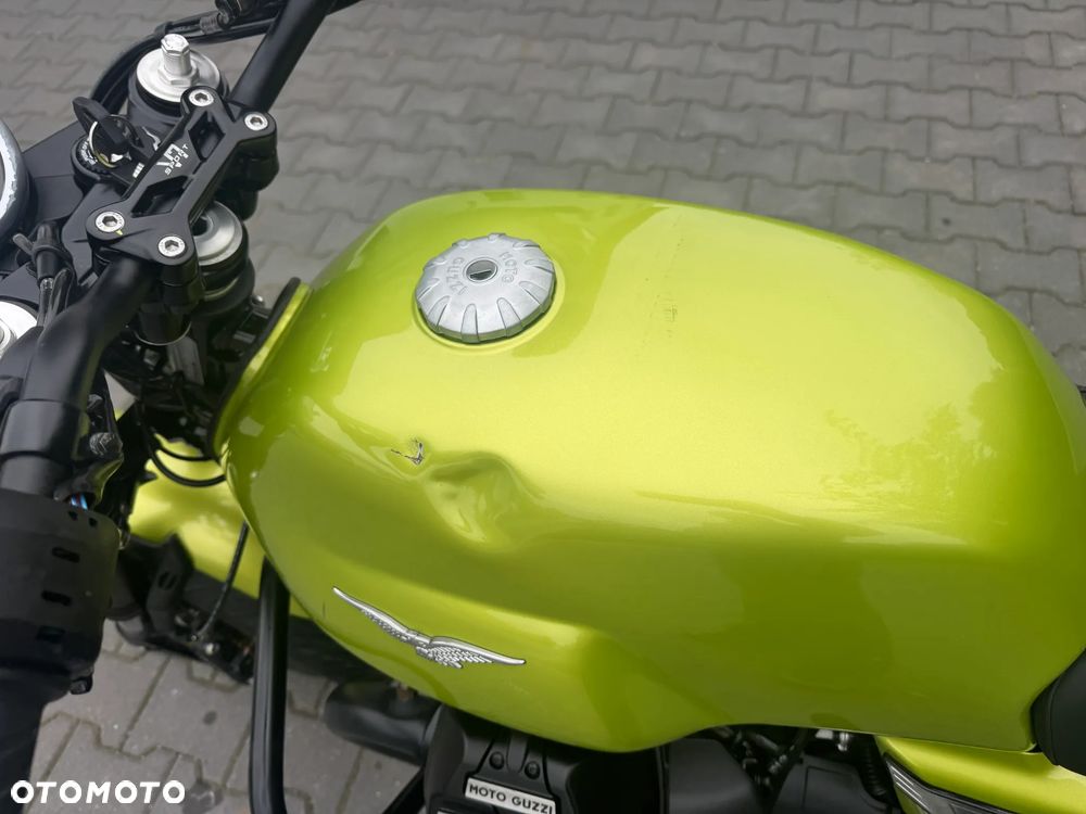 Moto Guzzi V7 - 16