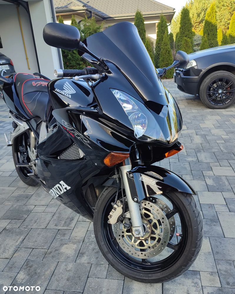 Honda VFR - 4