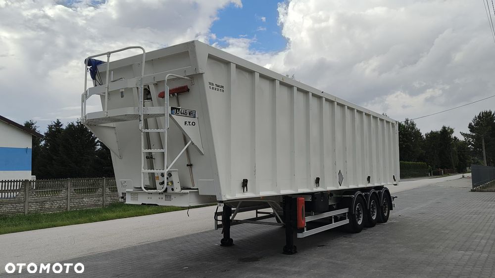 Benalu WYWROTKA 57m3 ALUMINIOWA / OSIE MERCEDES/OŚ PODNOSZONA / KLAPODRZWI / SZYBER ZBOŻOWY