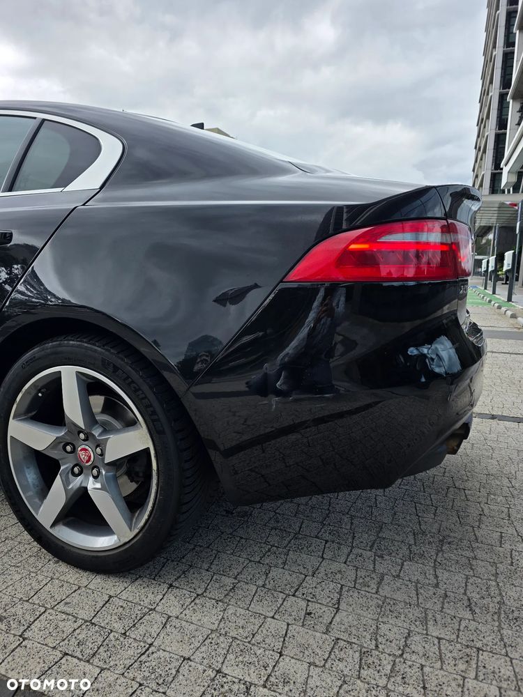 Jaguar XE 2.0 D Prestige - 8