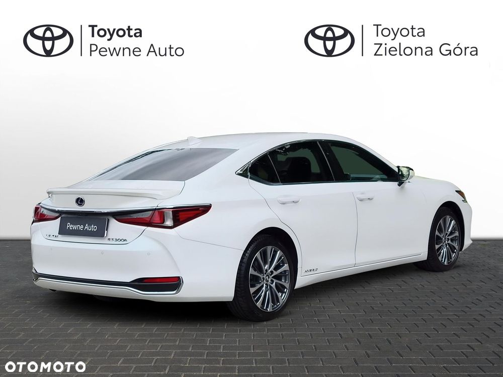 Lexus ES - 5