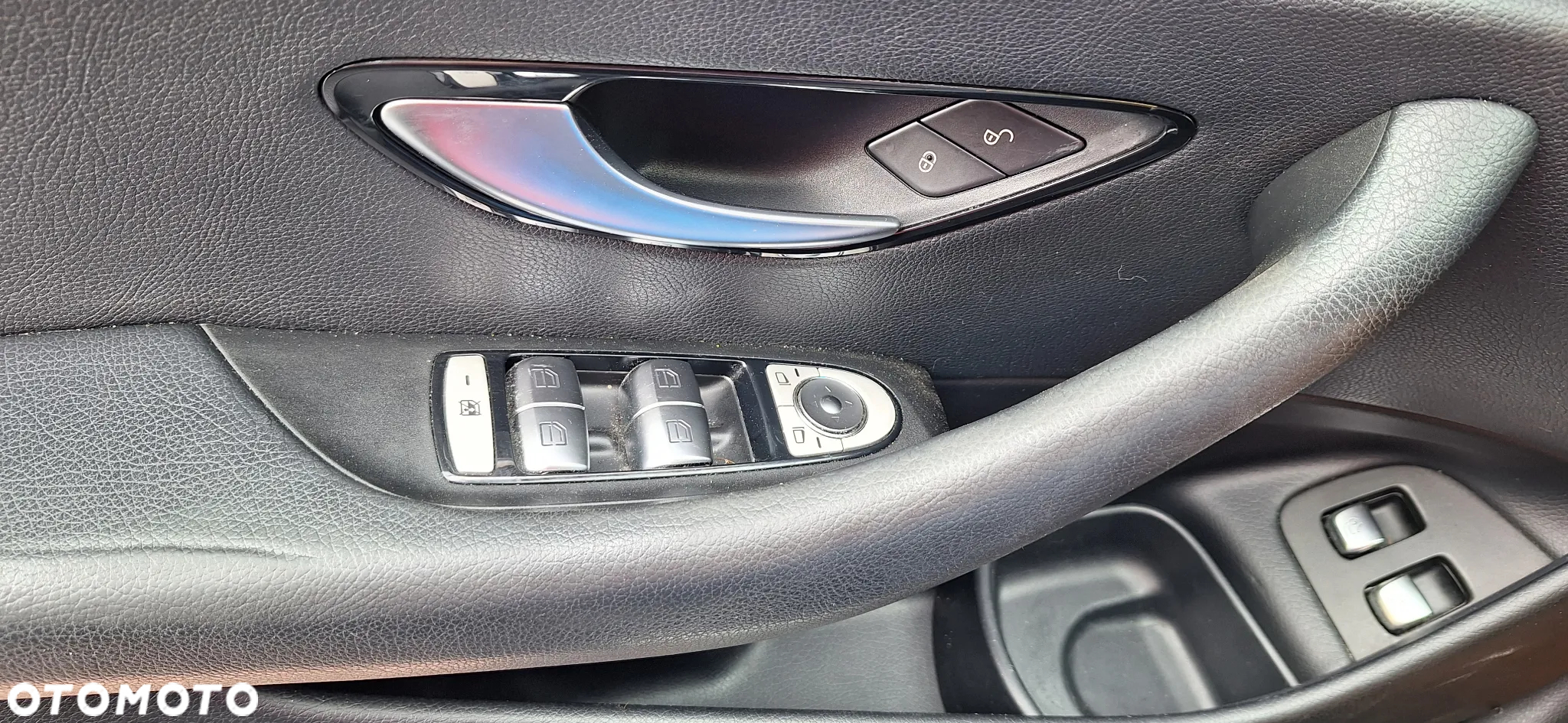 Mercedes-Benz Klasa E 220 d 4Matic T 9G-TRONIC - 21