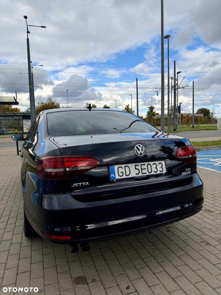 Volkswagen Jetta - 4