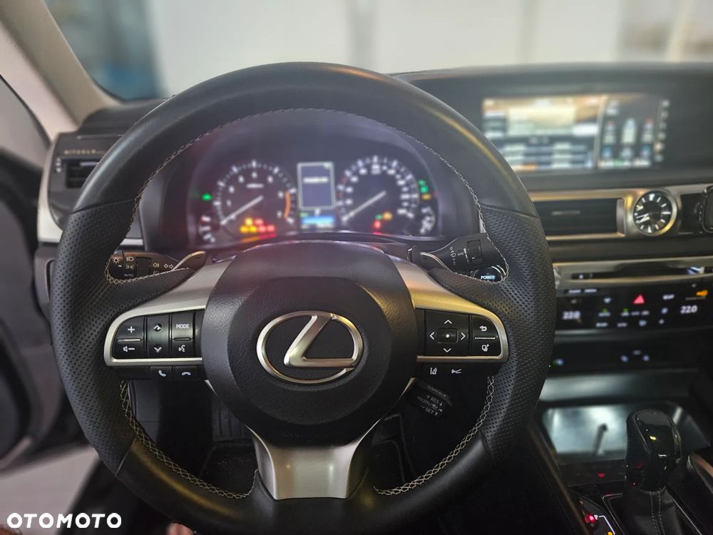 Lexus GS 300h - 11