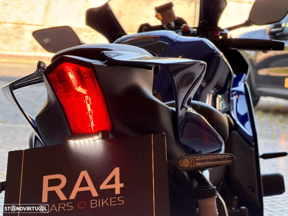 Yamaha YZF R7 - 32