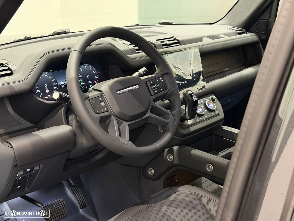 Land Rover Defender 2.0 P300e 110 AWD X-Dynamic SE - 12