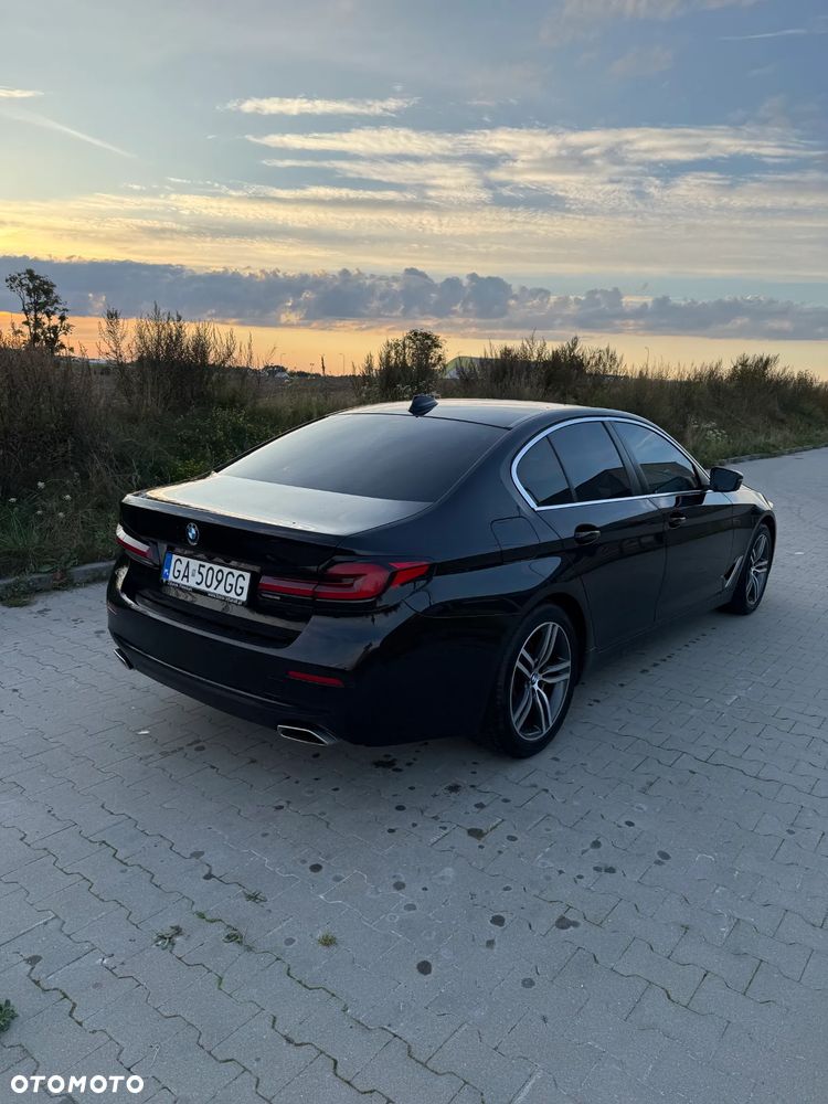 BMW Seria 5 518d - 14