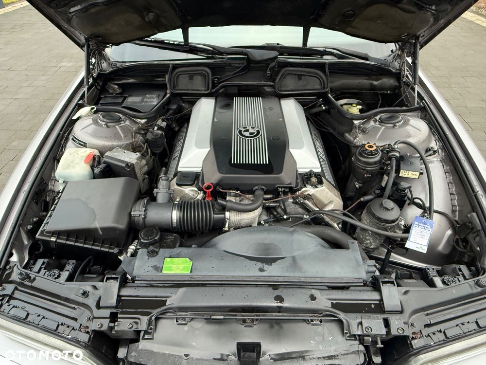 BMW Seria 7 740i - 12