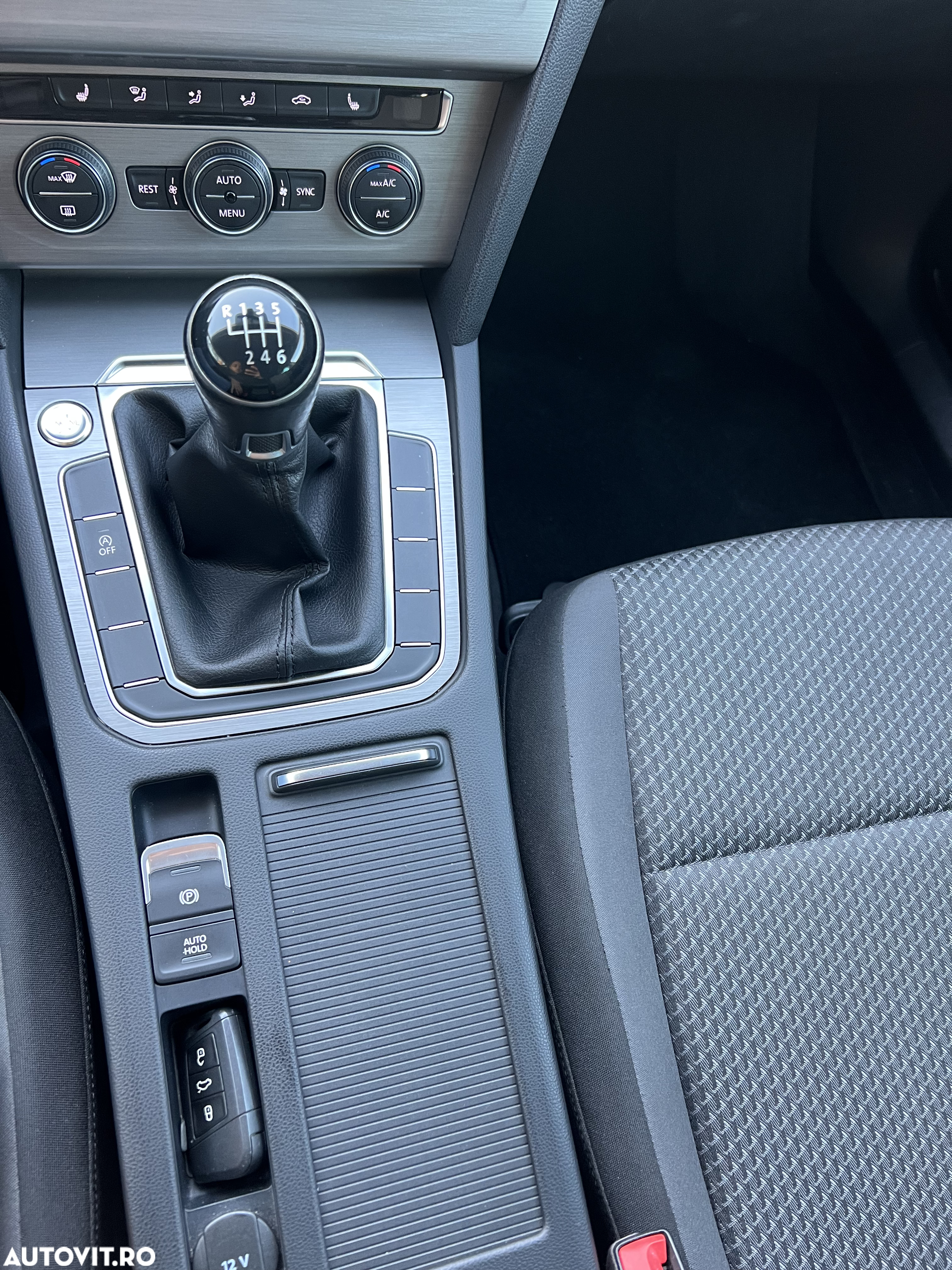 Volkswagen Passat 1.6 TDI Comfortline - 8