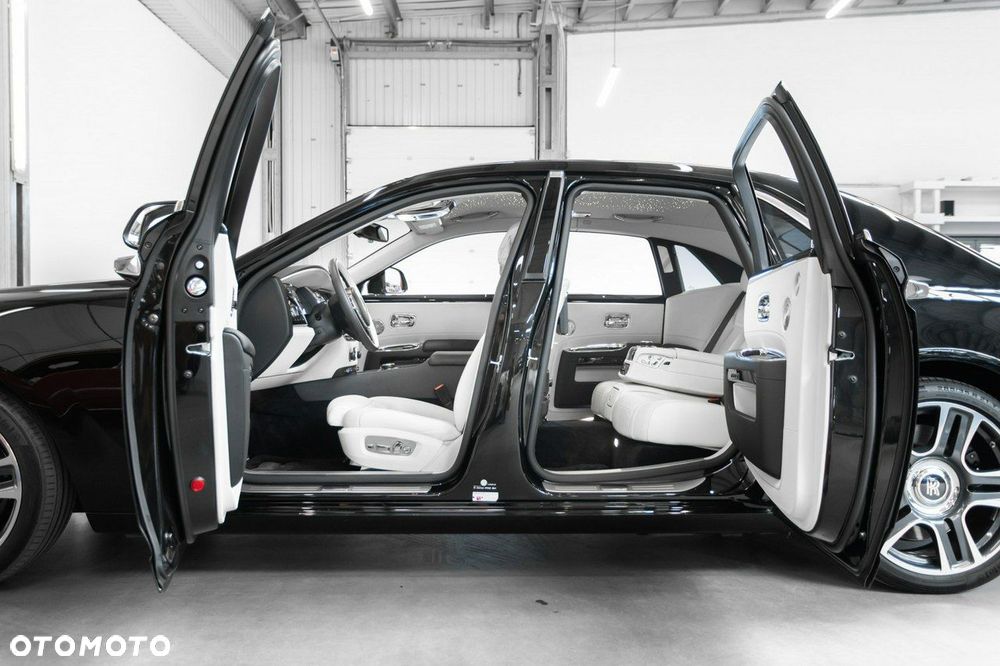 Rolls-Royce Ghost - 24