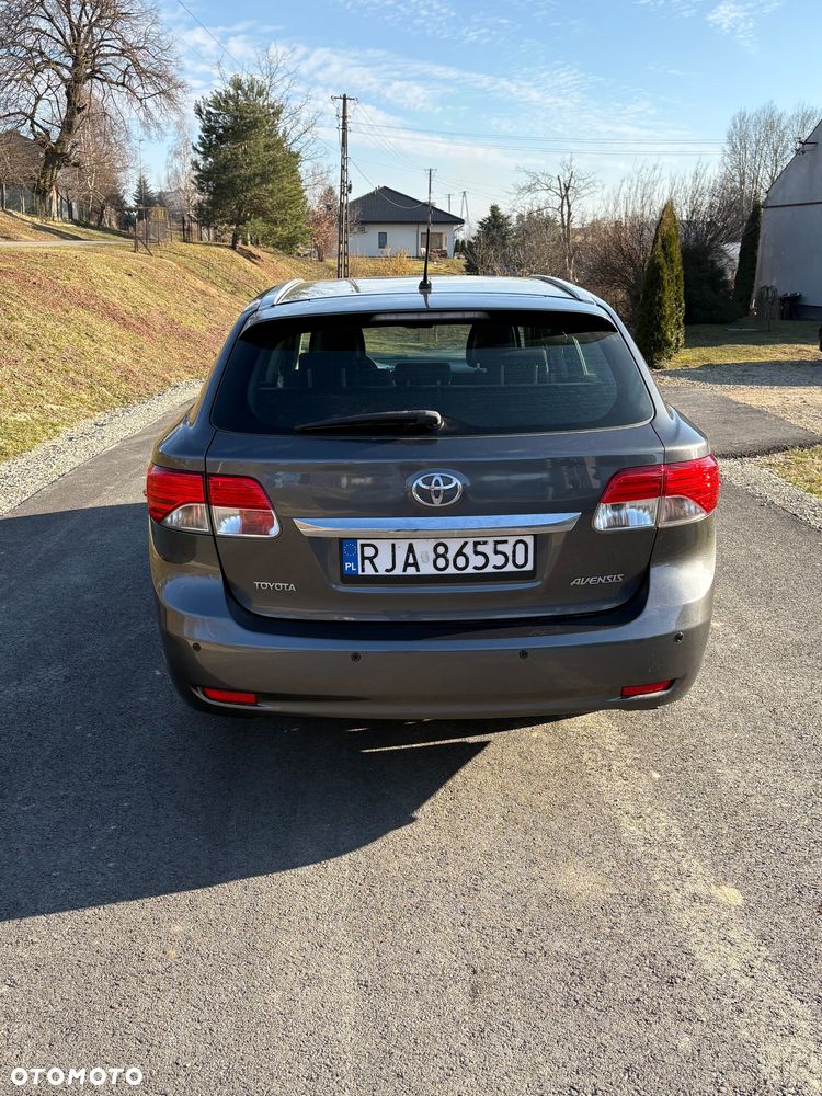 Toyota Avensis - 5