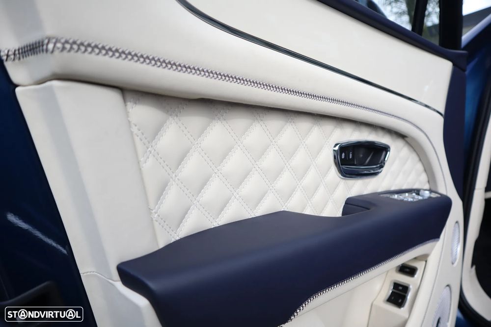 Bentley Bentayga V8 Azure - 23