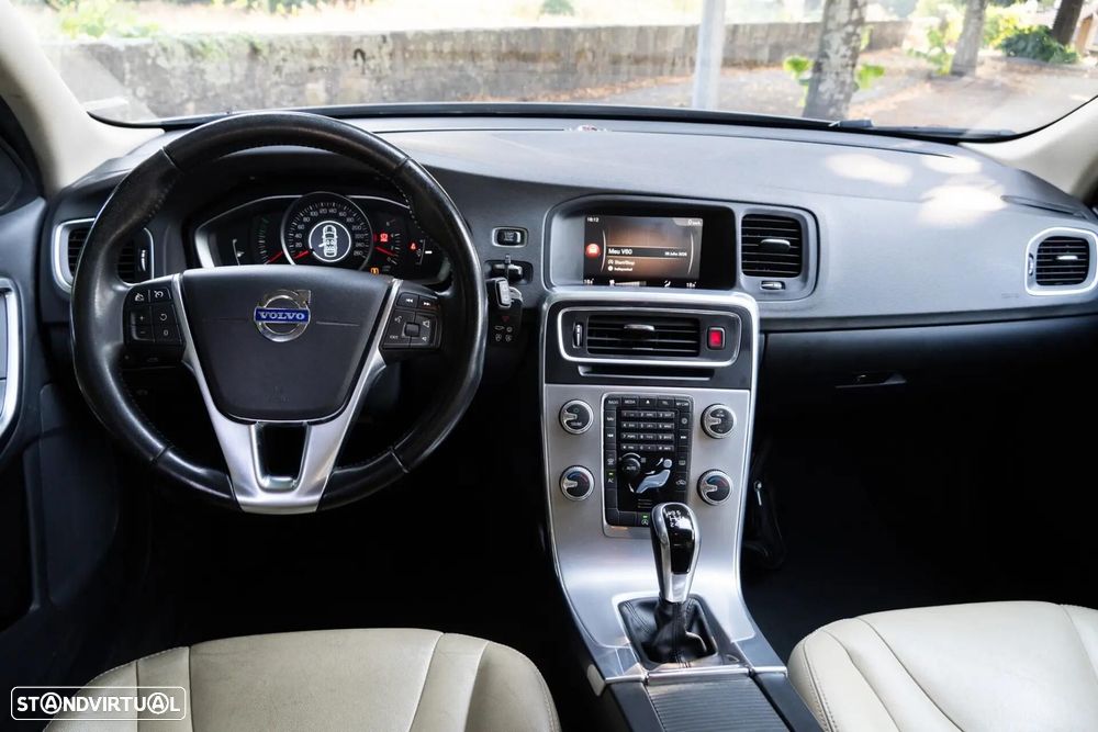 Volvo V60 Cross Country 2.0 D3 Momentum - 11